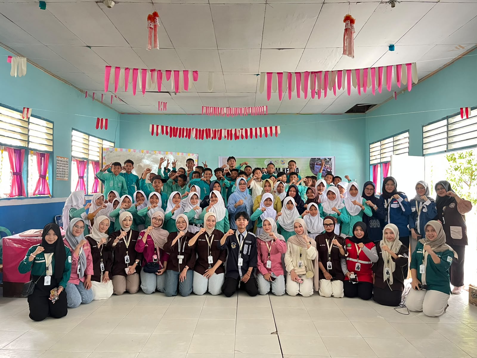 Mahasiswa KKN-PK UNG Desa Reksonegoro Gelar Sosialisasi Manajemen dan Pelatihan Penanganan Luka Ringan Bekali Keterampilan Pertolongan Pertama Pada Siswa SDN 25 Tibawa
