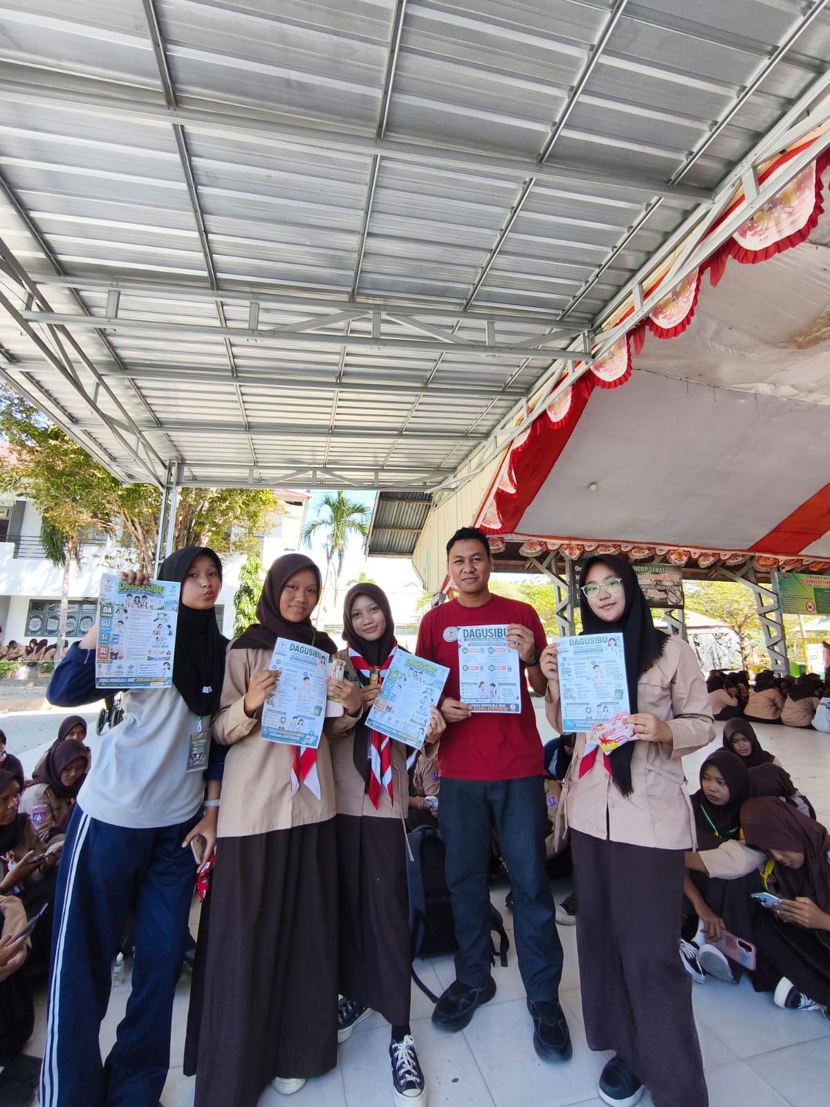 Apoteker Mohamad Aprianto Paneo Kenalkan DAGUSIBU Sejak Dini melalui Kuis Digital Interaktif